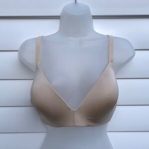 NWT SKIMS Beige Seamless T-shirt Bra